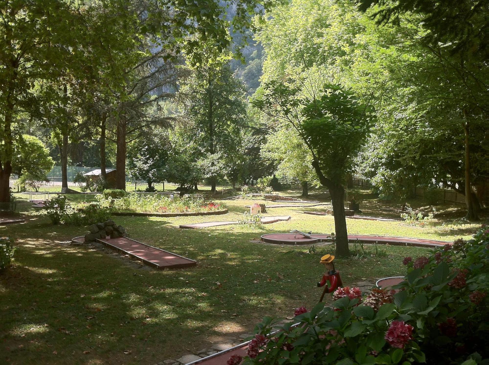 Residence Thermale Du Parc Ornolac-Ussat-les-Bains Exteriör bild