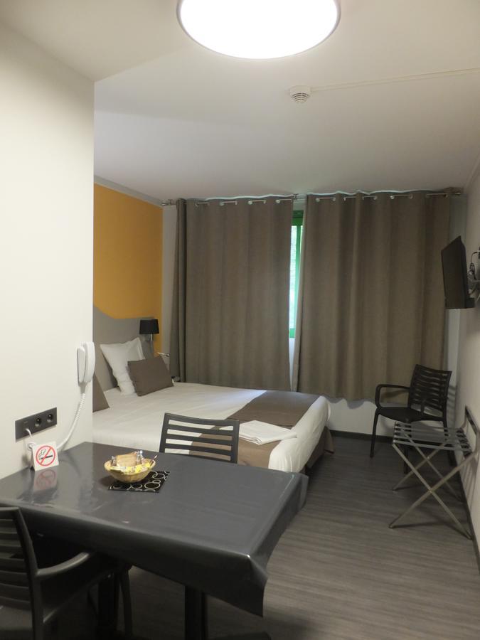 Residence Thermale Du Parc Ornolac-Ussat-les-Bains Exteriör bild